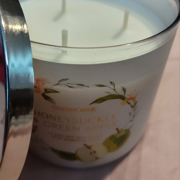 NEW!! GOOSE CREEK 3 Wick Candle 14.5oz (Honeysuckle & Green Apple) - Picture 8 of 9